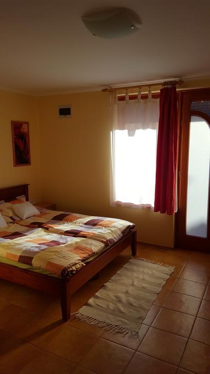 Okker Apartman Gyula Exterior foto