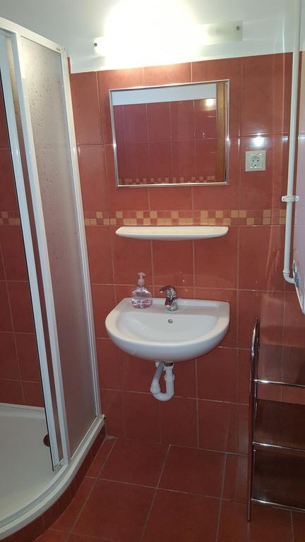 Okker Apartman Gyula Exterior foto